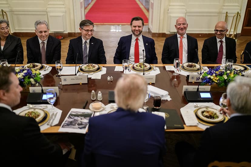 Trump renombra la IA como 'superinteligencia' en orden ejecutiva