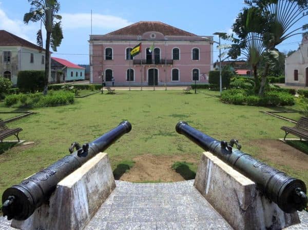 Foto de archivo: Los Açores contratan 108 asistentes operacionales para escuelas
