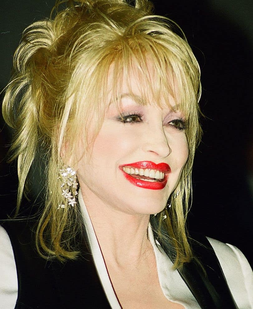 Dolly Parton, leggenda della musica country, muore a 80 anni
