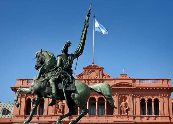 Javier Milei se moque de Facundo Moyano après l'incident avec sa compagne