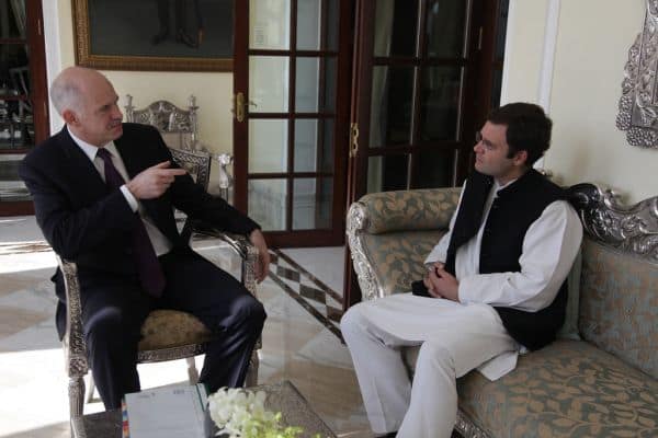 Photo d'archive: Rahul Gandhi proteste devant un commissariat de Delhi après l'incident des balles en caoutchouc