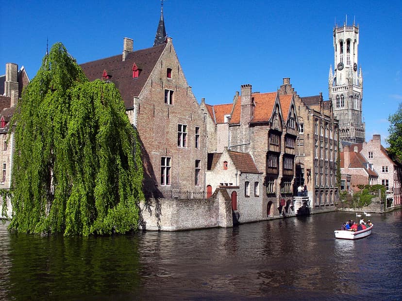 Woman (27) falls into five-meter deep rainwater pit in Bruges after break-in attempt