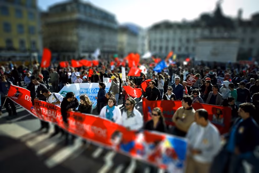 Proteste für das Recht auf Wohnen in Lissabon und Porto