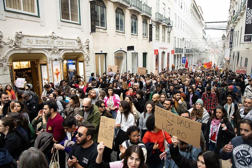 Proteste für das Recht auf Wohnen in Lissabon und Porto