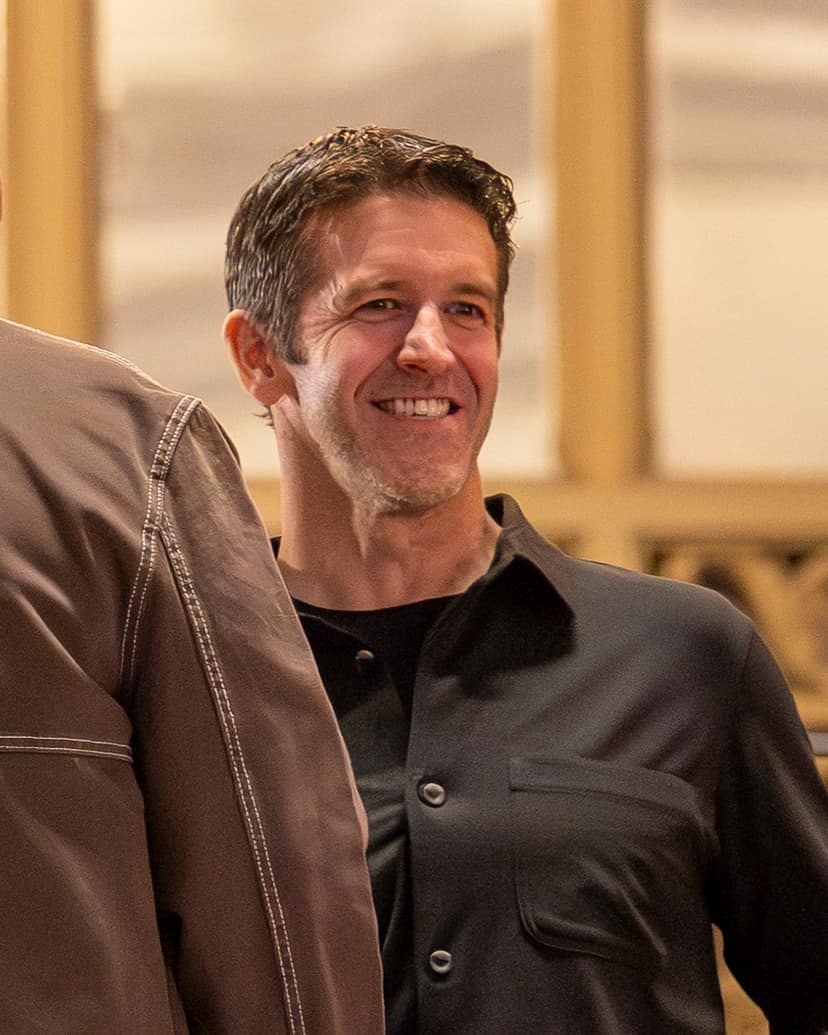 John Ternus asume oficialmente como CEO de Apple, sucediendo a Tim Cook