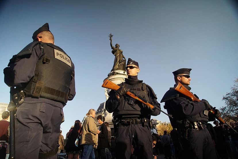 Frankreich verhängt Ausgangssperren als Reaktion auf gewalttätige Proteste