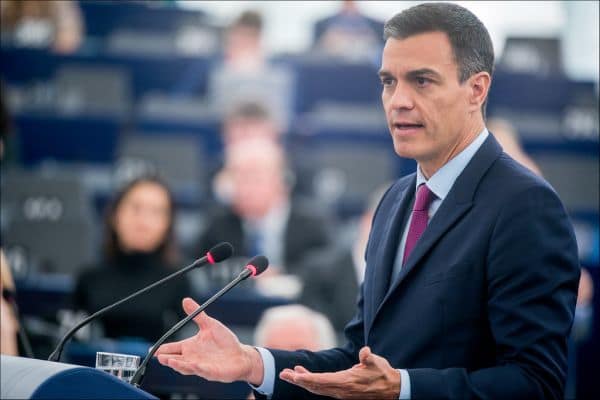 Feijóo bekritiseert de regering om haar aanpak van de migrantencrisis in Ceuta