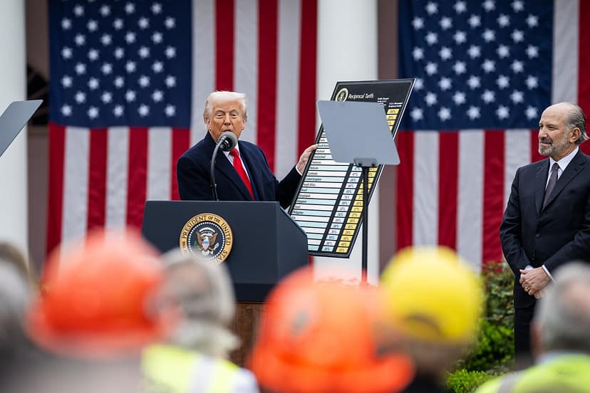 Foto de archivo: Trump alivia aranceles a Canadá mientras Collins lucha por su escaño en Maine