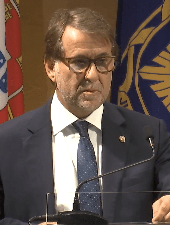 Luís Neves conduit un véhicule saisi par la PJ
