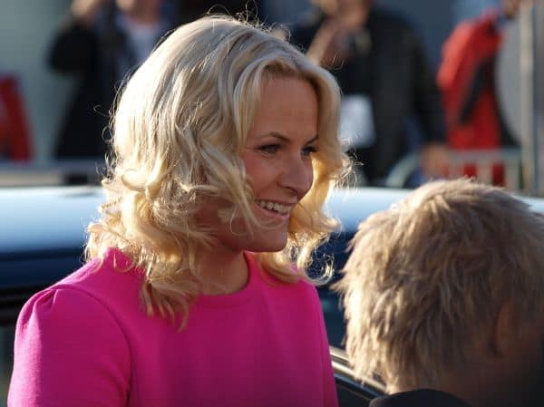 Mette-Marit realiza su primer compromiso como nueva reina de Noruega