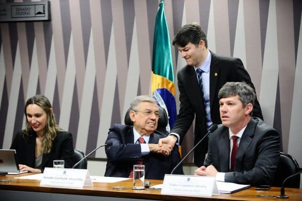 Diretores expressam preocupação com atrasos na reapreciação de exames