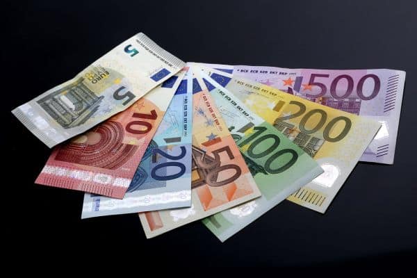 La Bundesbank annonce une baisse des faux billets en euros