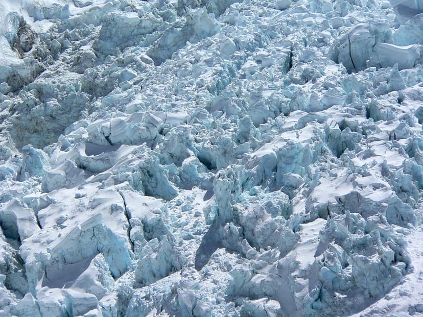 Archivbild: Lawine trifft Basislager am Himlung Himal in Nepal, zwei bestätigte Tote, mehrere Vermisste