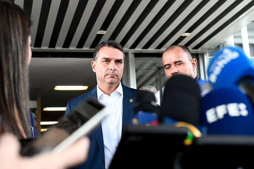 Foto de archivo: El partido de Flávio reconoce la victoria de Lula tras rechazar inicialmente el resultado
