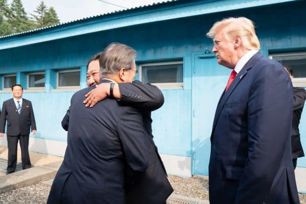 Donald Trump anuncia encontro com Kim Jong-un antes do final do ano