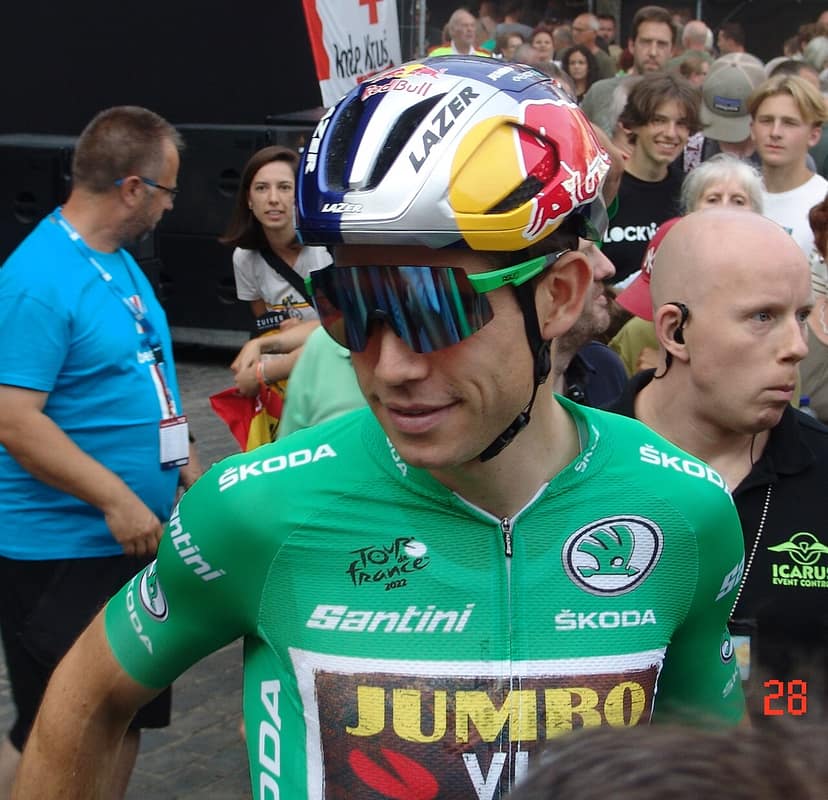 Wout van Aert stuzzica Tadej Pogacar dopo la seconda tappa della Vuelta