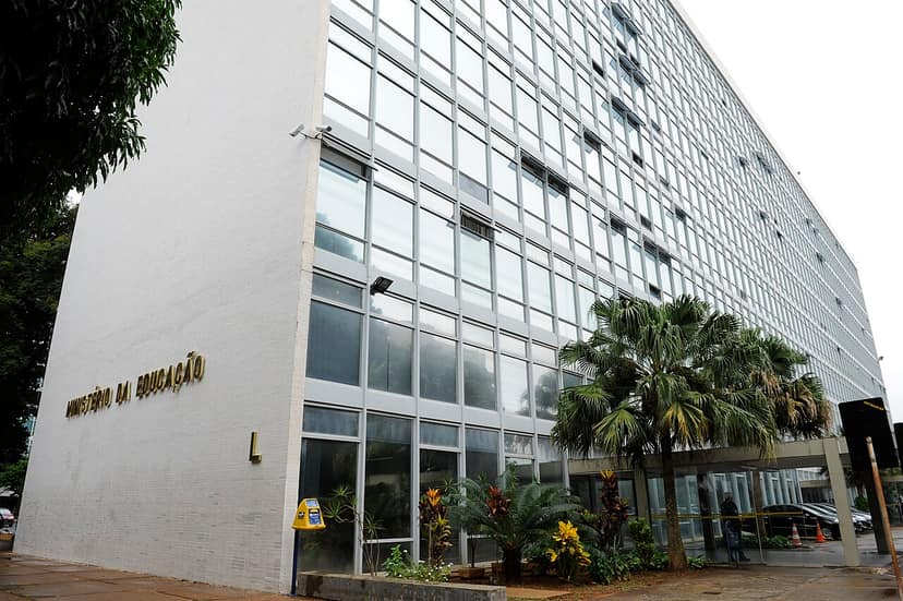 Mais de 200 reapreciações de exames enviadas às escolas