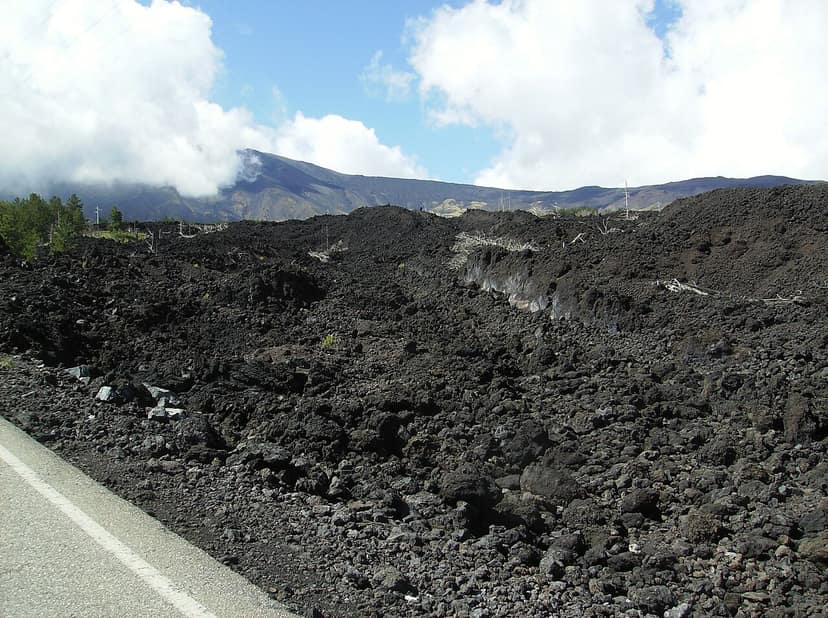 Etna, de lava daalt tot 1300 meter