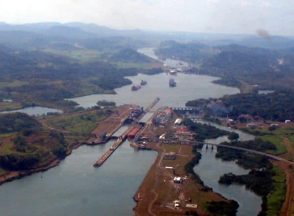 Foto de arquivo: CK Hutchison Reivindica 1,5 Milhões de Dólares ao Panamá em Arbitragem de Tratado