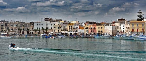 Trani, un joven de 18 años muere apuñalado durante una pelea