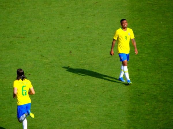 Photo d'archive: Le FC Barcelone recrute Gabriel Jesus d'Arsenal pour 10 millions d'euros