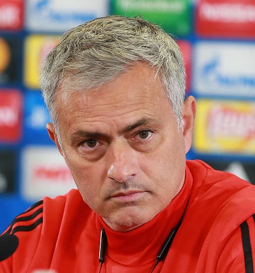 José Mourinho defende Vinícius Jr. contra críticas e assédio