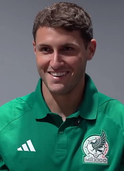 Photo d'archive: Santiago Giménez s'engage avec le FC Porto : détails de l'accord révélés