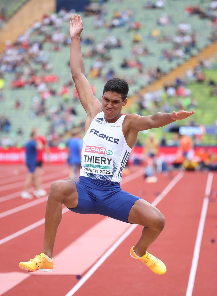 Foto de arquivo: A atleta do salto em comprimento Malaika Mihambo é forçada a terminar a temporada mais cedo