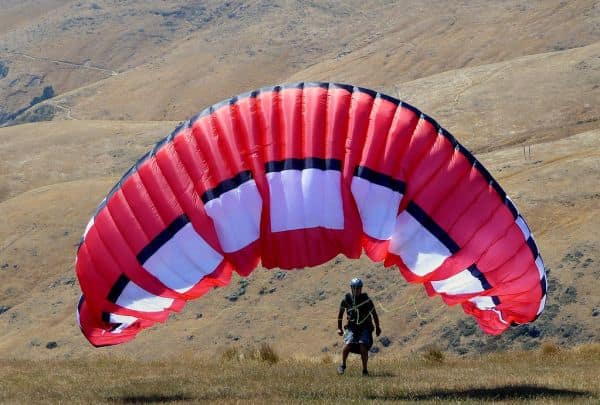 Paraglider vermisst in Spanien; Belgischer Verdächtiger wegen Auftragsmord festgenommen