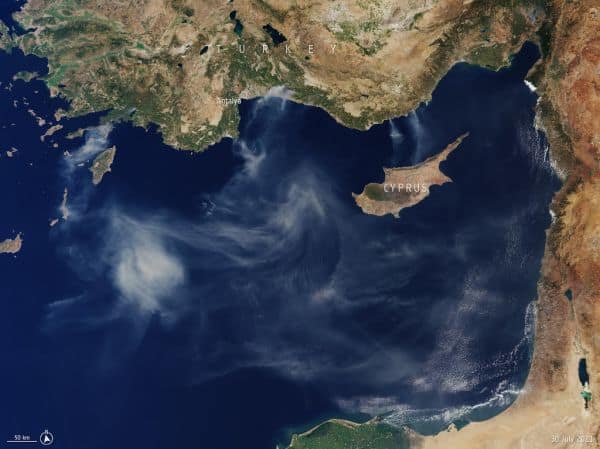 Photo d'archive: Les incendies de forêt incitent à des évacuations massives à travers l'Europe