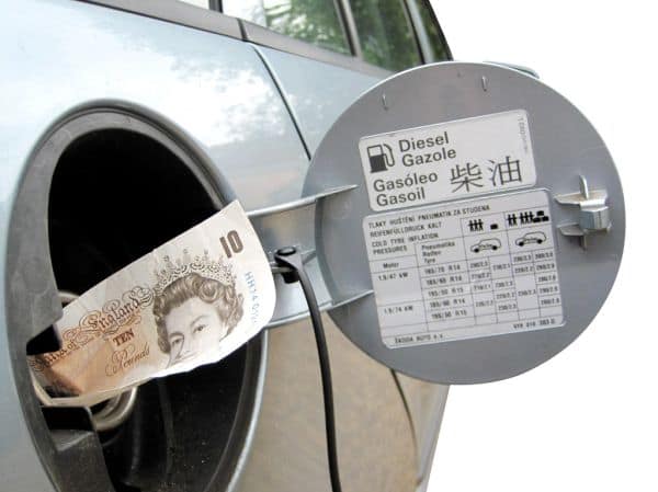 Pakistan erhöht Benzin- und Dieselpreise vor Freitag