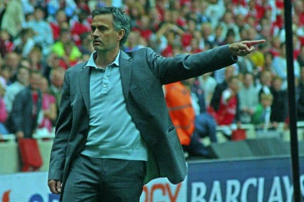Mourinho presentado oficialmente en el Real Madrid a puerta cerrada