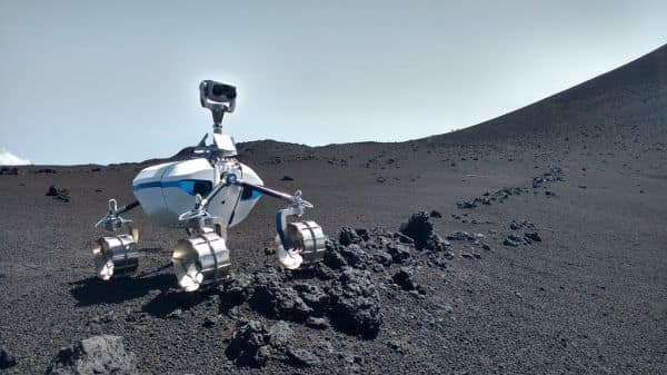 O Etna na Sicília continua a expelir cinzas e lava