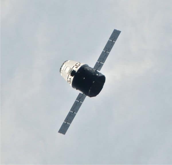 NASA divulga imagens da cratera após a colisão do foguete SpaceX na Lua