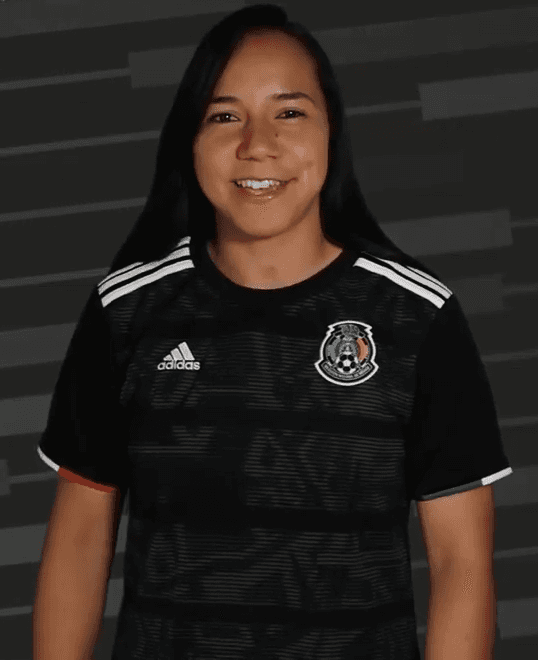 Charlyn Corral macht Geschichte als erste Mexikanerin mit Ballon-d'Or-Preis