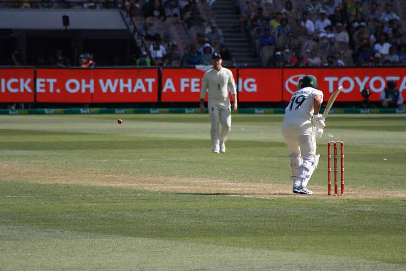 Boland nimmt Wickets, während Regen Testspiel zwischen Australien und Südafrika stört
