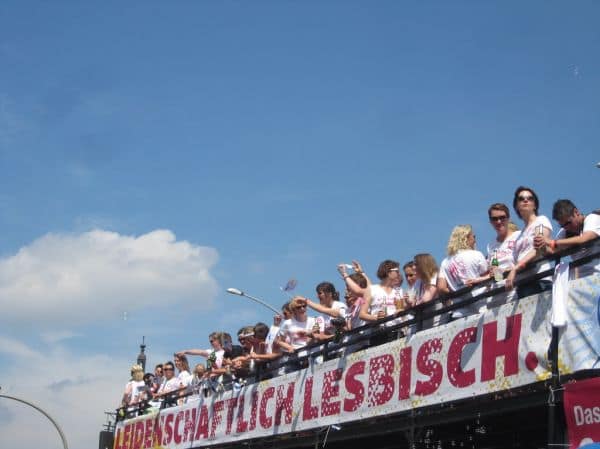 Archivbild: Reform des Gewaltschutzgesetzes: Fußfesseln ab 2027 bundesweit im Einsatz