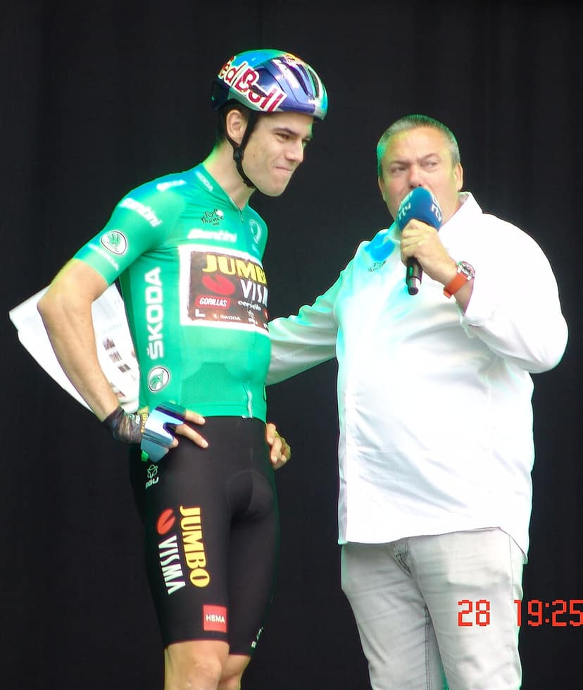 Foto d'archivio: Tadej Pogacar lascia la Vuelta a España dopo una caduta