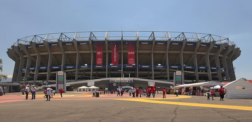 Ritardo della partita tra Messico e Canada allo Stadio Azteca a causa del maltempo