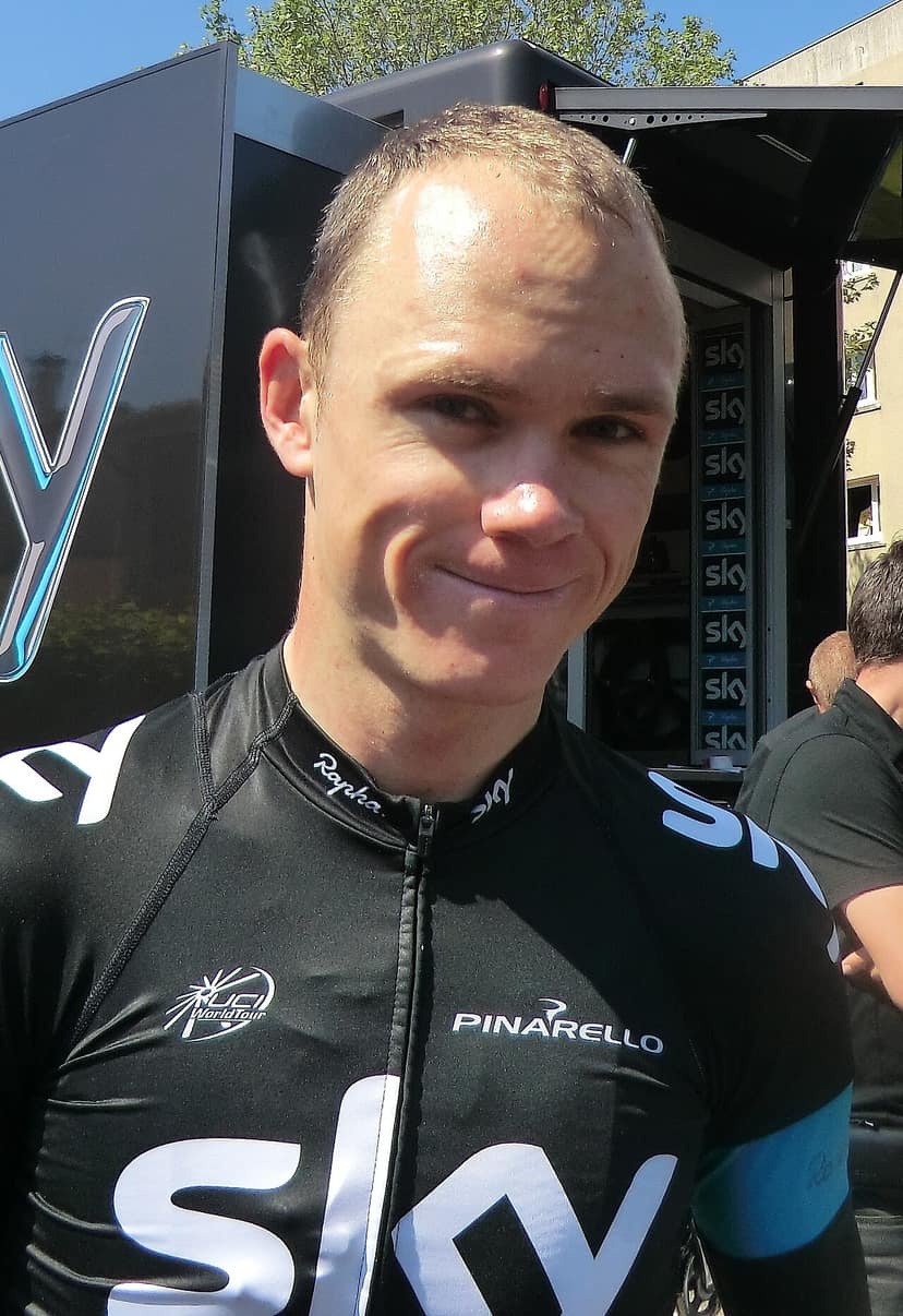 Photo d'archive: Tadej Pogacar souffre de fractures après sa chute à la Vuelta d'Espagne