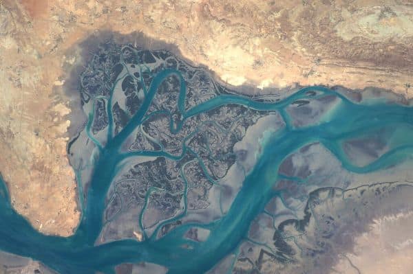 Irán establece seis condiciones para la apertura del estrecho de Ormuz
