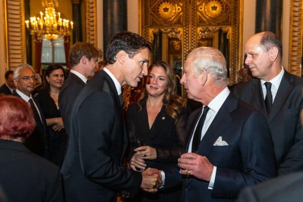 Foto de arquivo: Rei Carlos confirma Harry e Meghan como membros não ativos da realeza após regresso ao Reino Unido