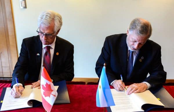 Foto d'archivio: Canada e Stati Uniti non raggiungono un accordo commerciale; dazi al 50% in vigore