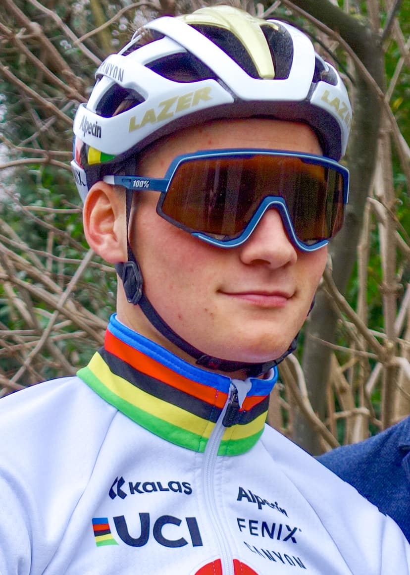 Tom Pidcock vince il titolo mondiale di mountain bike, Mathieu van der Poel delude