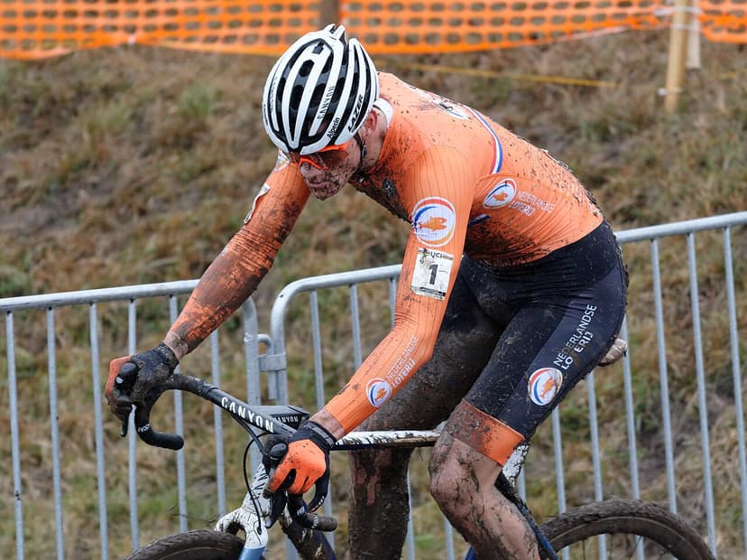 Tom Pidcock vince il titolo mondiale di mountain bike, Mathieu van der Poel delude