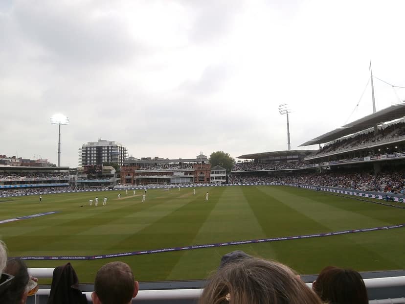 Inglaterra avança contra o Paquistão com cinquenta invicto de Lawrence