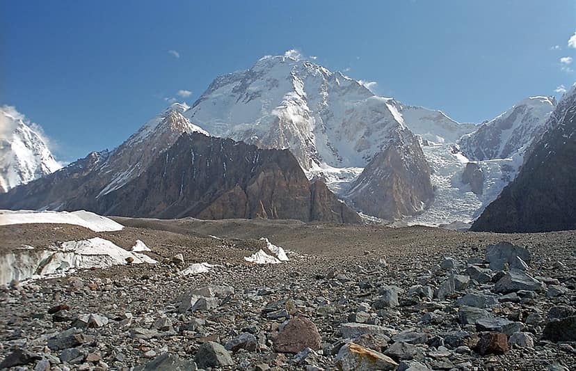 Foto de arquivo: Corpo do alpinista paquistanês Sohail Sakhi recuperado do Broad Peak