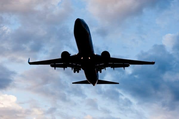 Photo d'archive: Rapport de la NTSB sur un incident de Ryanair impliquant une fenêtre brisée et une pièce moteur