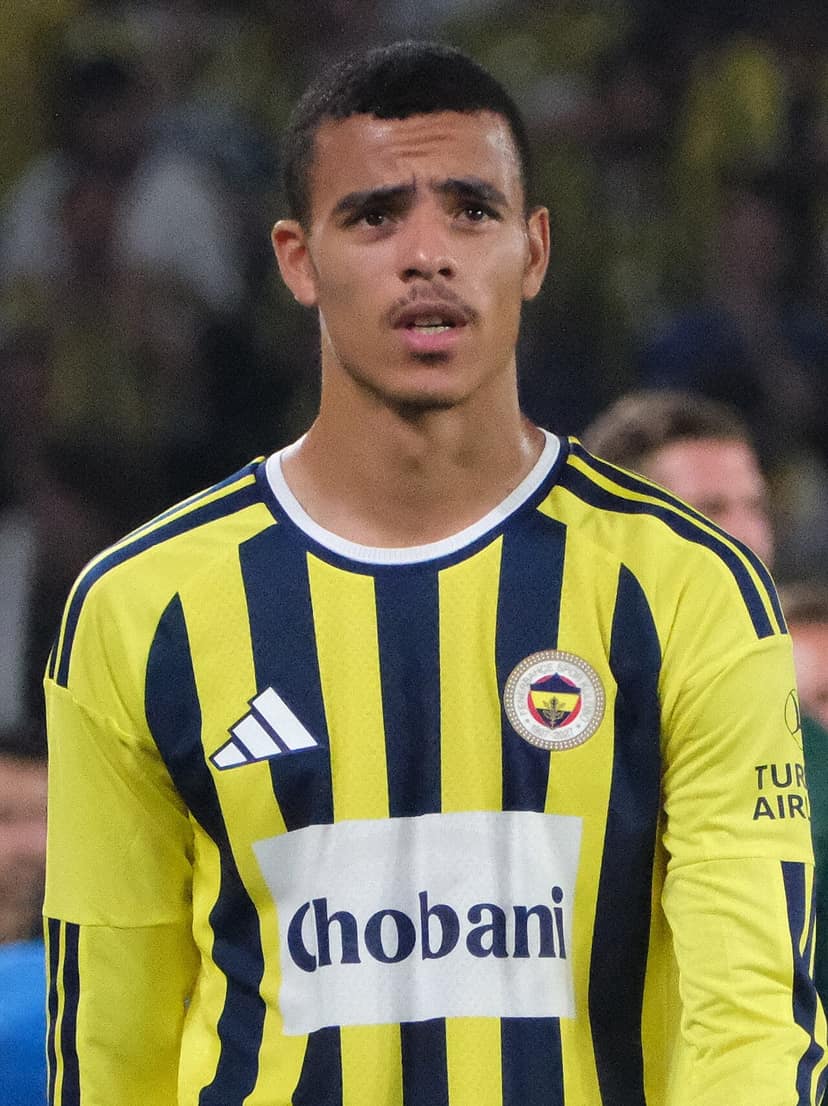 Foto de archivo: La UEFA suspende a Guendouzi durante cuatro partidos tras el incidente Fenerbahçe-Lyon