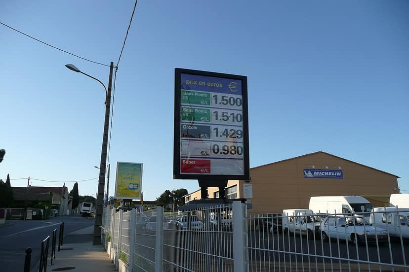 Le prix du SP95-E10 passe sous les deux euros le litre